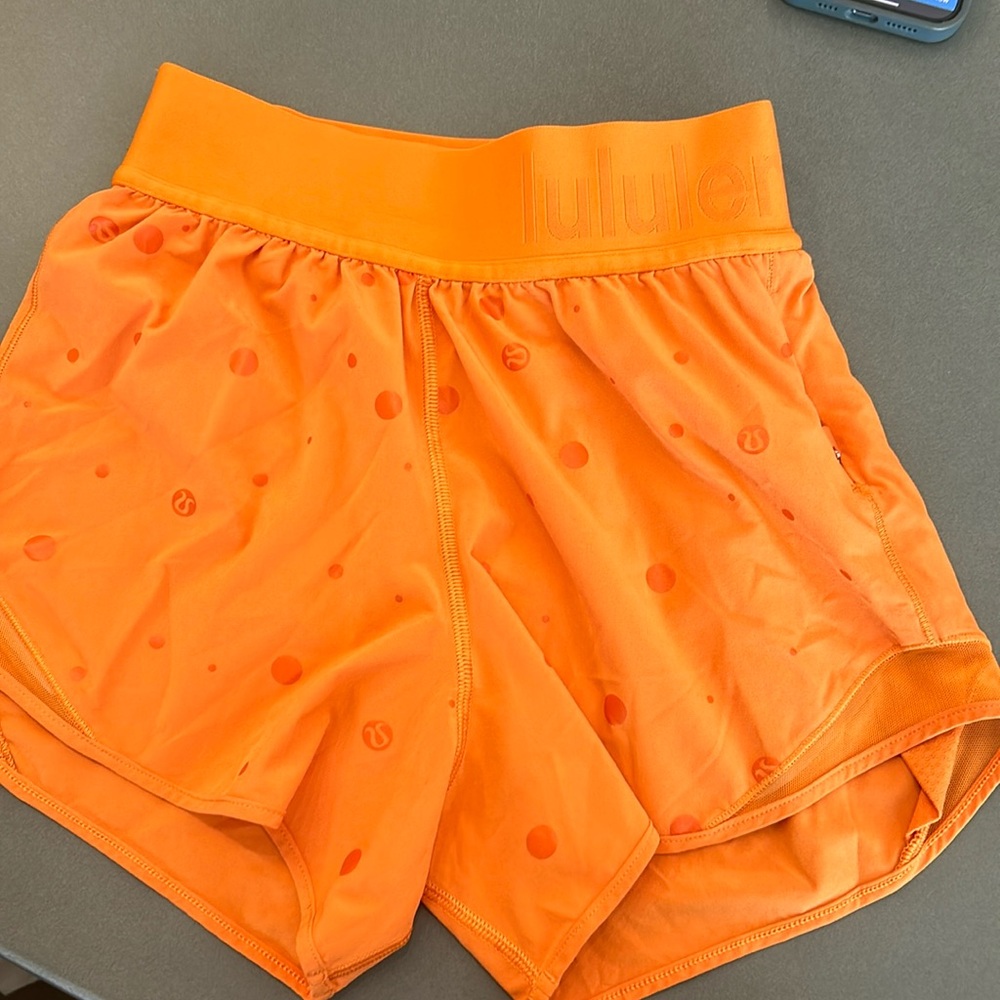Size 0 hotty hots by lululemon in 2.5  in orange